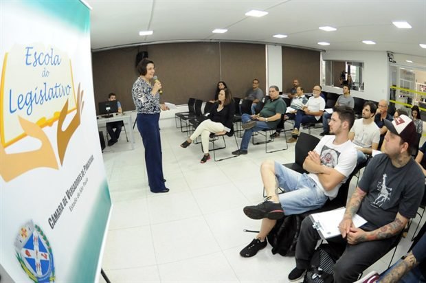 YouTube da Escola do Legislativo oferece mais de 200 cursos gratuitos