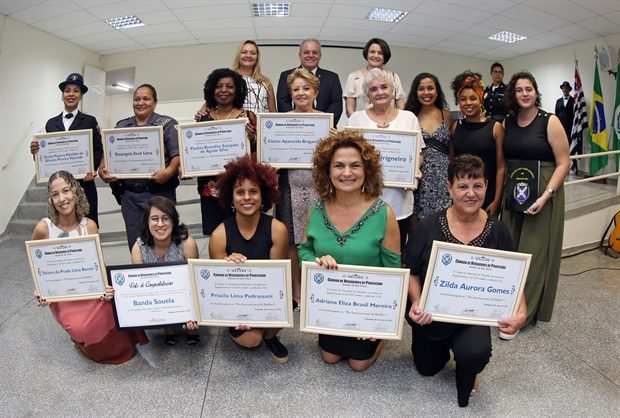 Solenidade do Dia Internacional da Mulher enaltece trajetórias de vida