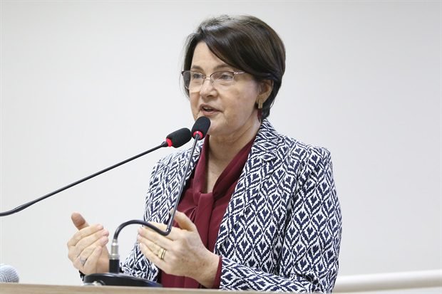 Nancy pede informações sobre ensino a distância das escolas estaduais