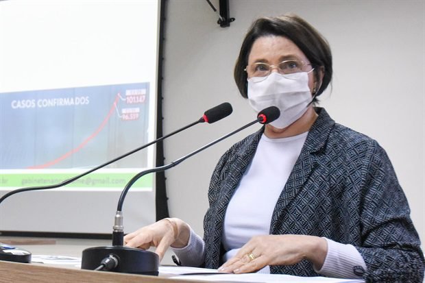 Nancy indaga se servidores são treinados para atendimento emergencial