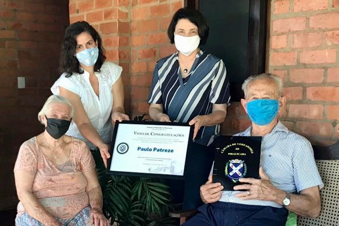 Nancy Thame entrega Votos de Congratulações à Paulo Patreze